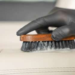 COLOURLOCK Leather Cleaner strong - Silný čistič kože 1L